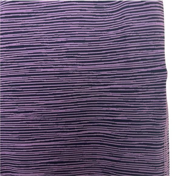 Athleta Ultimate Linear Lines Capri Striped Leggings Size Small Volcanic Violet - Picture 9 of 10